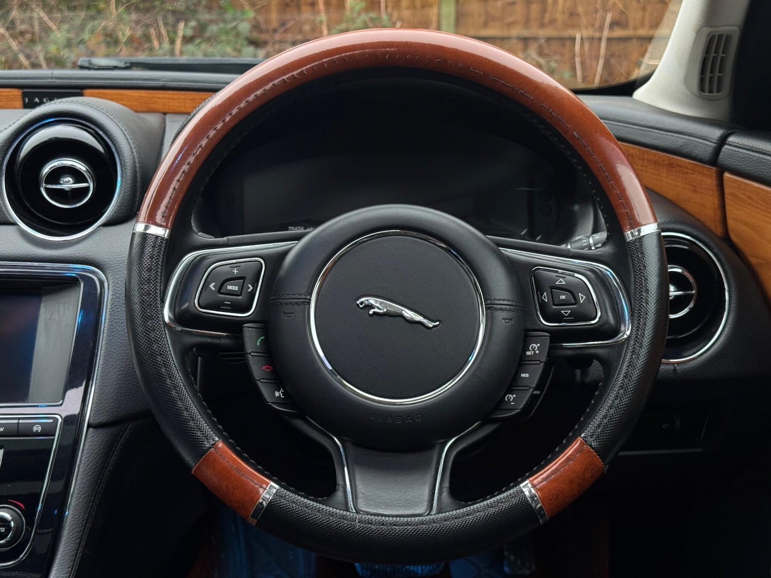 Used Jaguar XJ 2013 for sale - 77242323: Photo 33