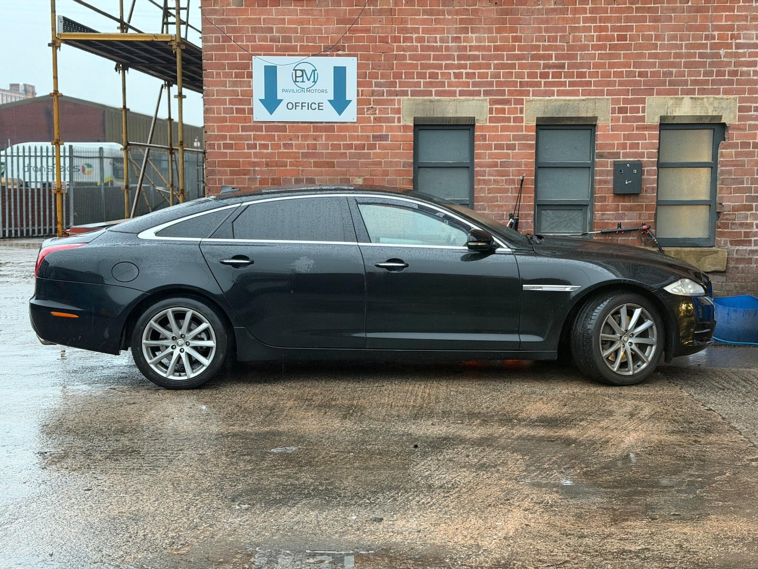 Used Jaguar XJ 2013 for sale - 77242323: Photo 4