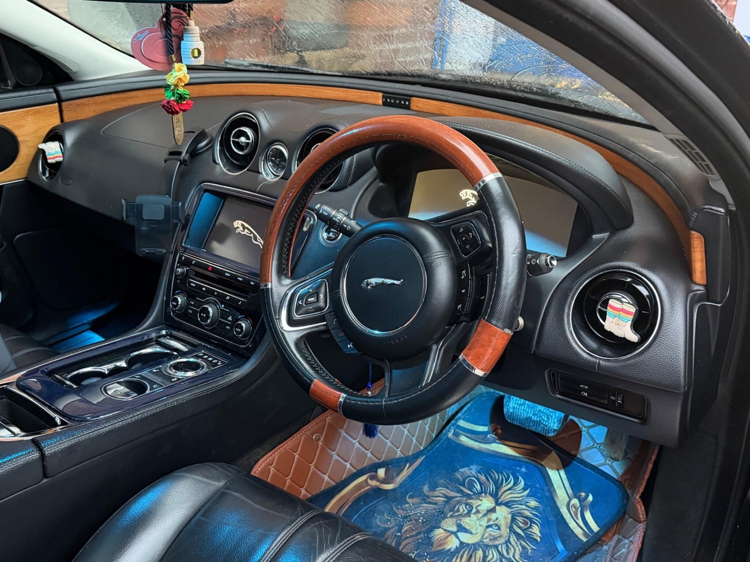 Used Jaguar XJ 2013 for sale - 77242323: Photo 5