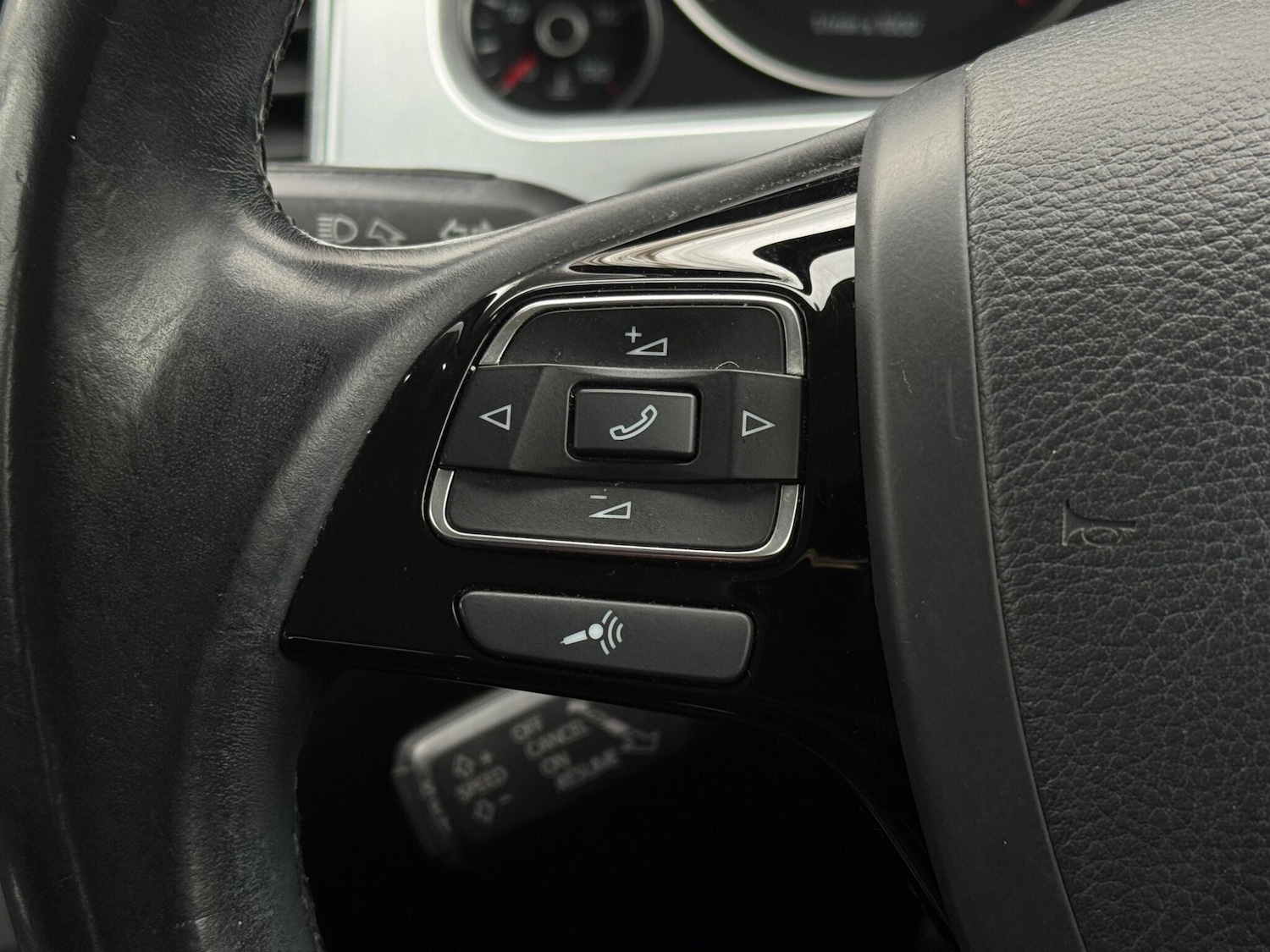 Used Volkswagen Touareg 2015 for sale - 77242572: Photo 33