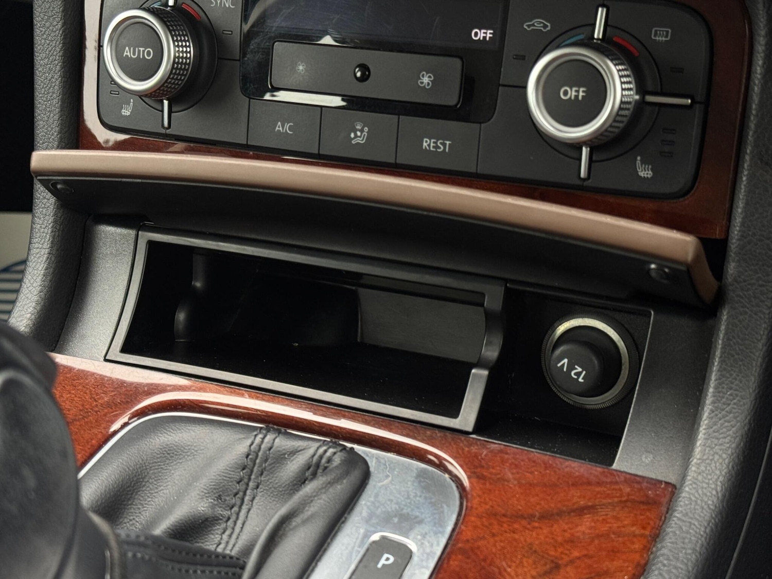 Used Volkswagen Touareg 2015 for sale - 77242572: Photo 53