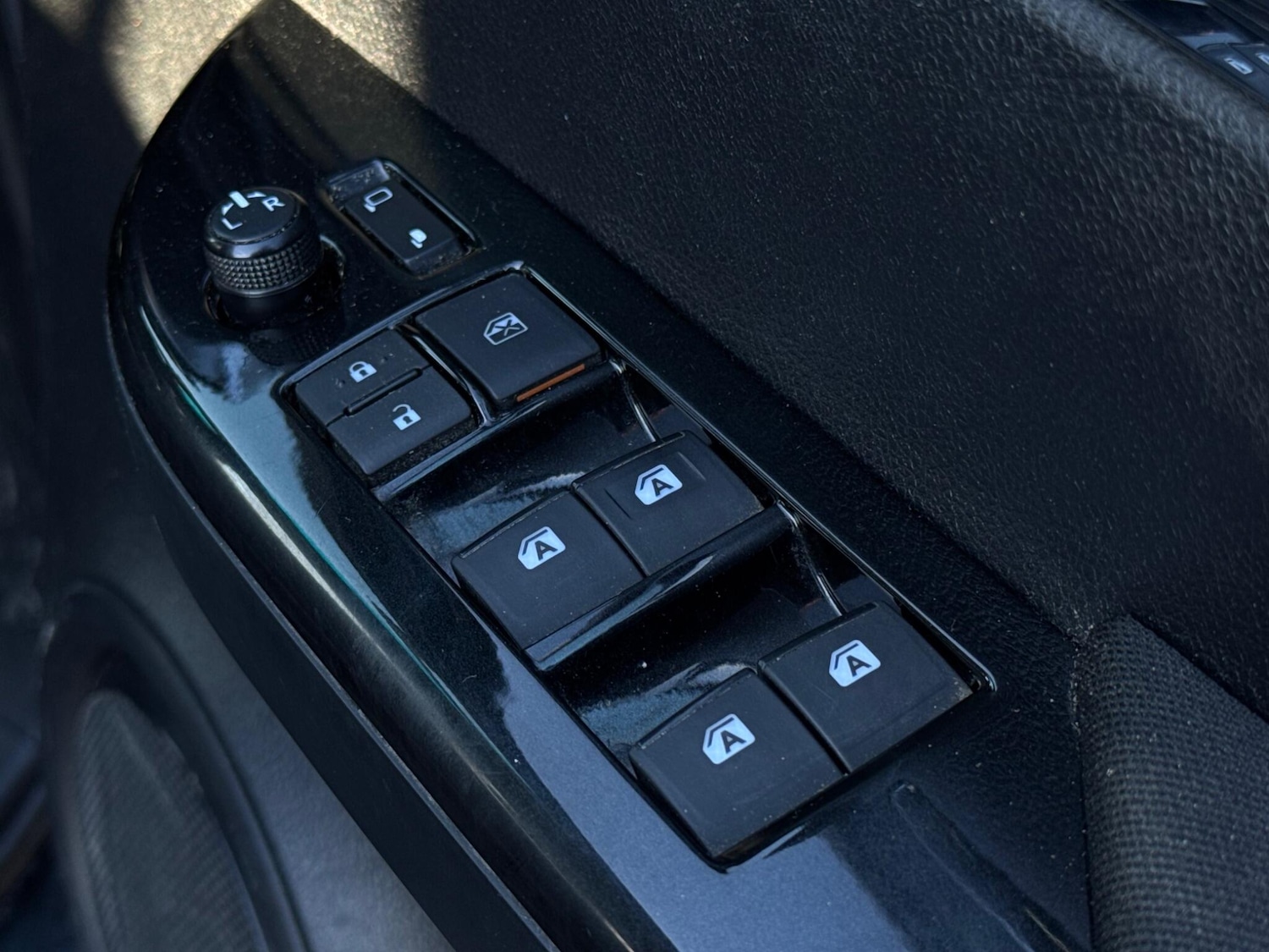 Used Toyota Hilux 2019 for sale - 76991118: Photo 35