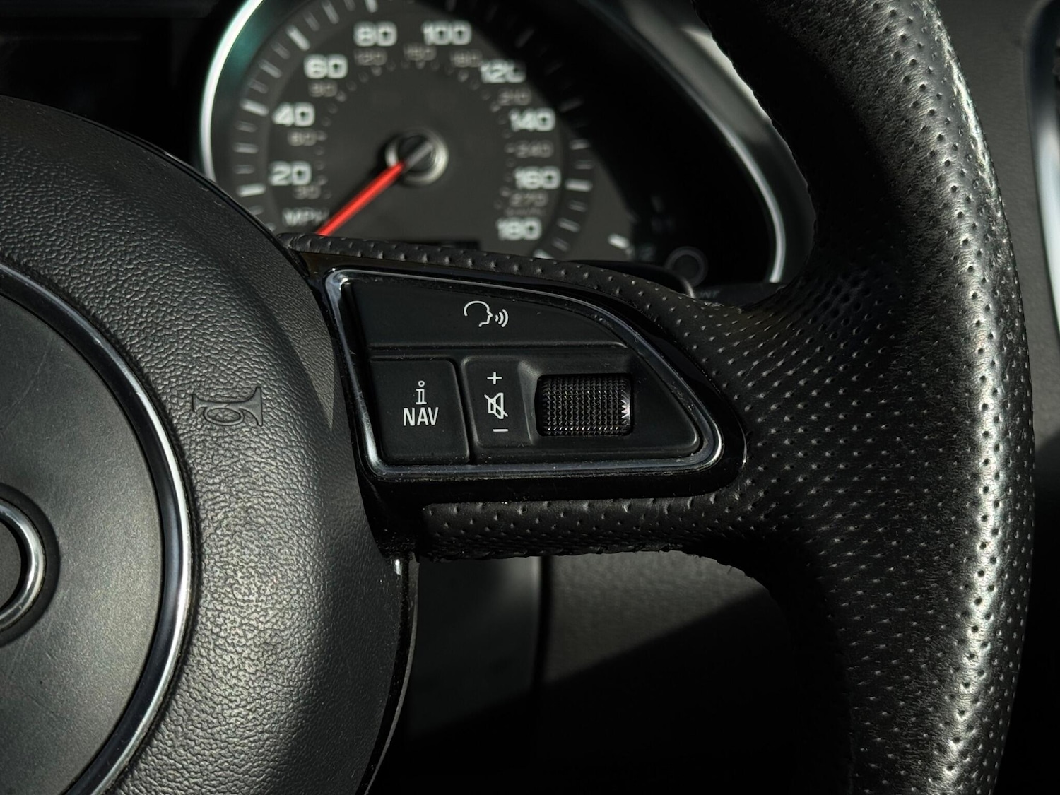 Used Audi Q7 2012 for sale - 76388346: Photo 37