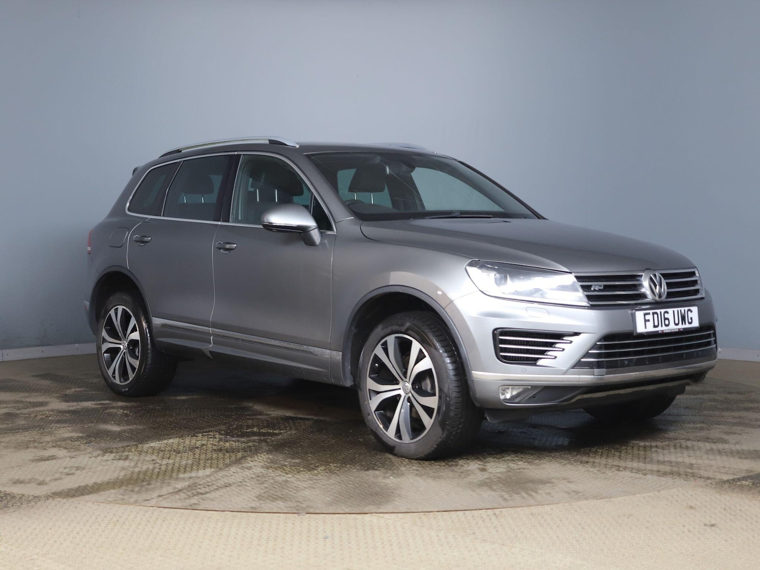 Used Volkswagen Touareg 2016 for sale - 76801236: Photo 1