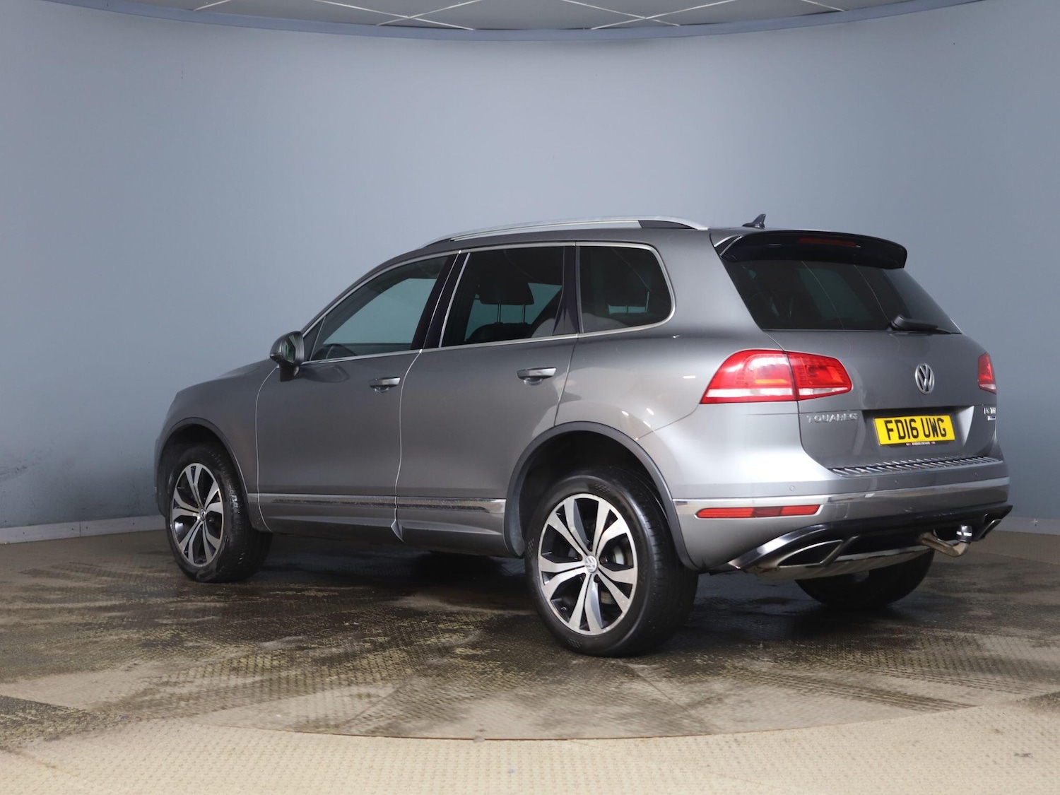 Used Volkswagen Touareg 2016 for sale - 76801236: Photo 3
