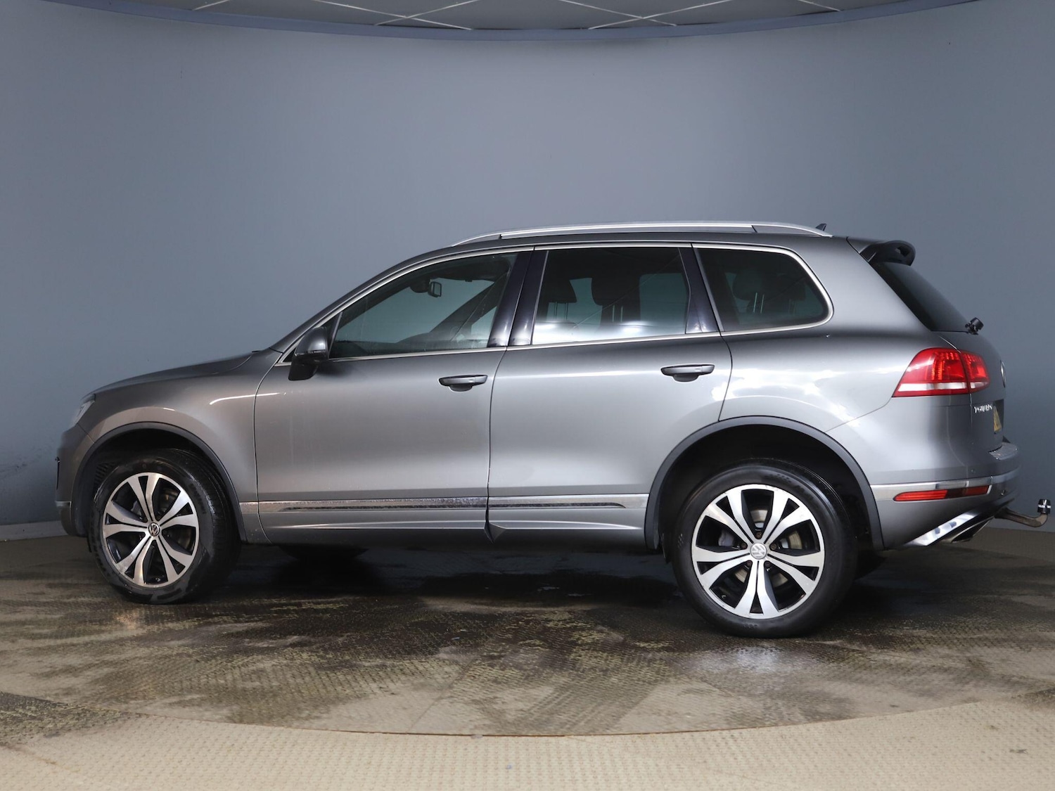 Used Volkswagen Touareg 2016 for sale - 76801236: Photo 4