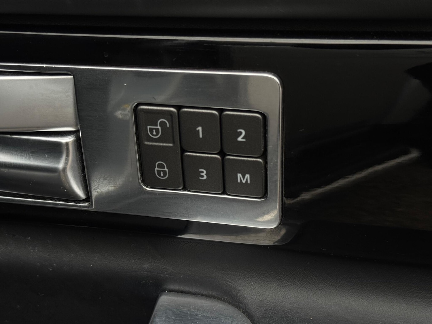 Used Land Rover Discovery 4 2015 for sale - 77658716: Photo 77