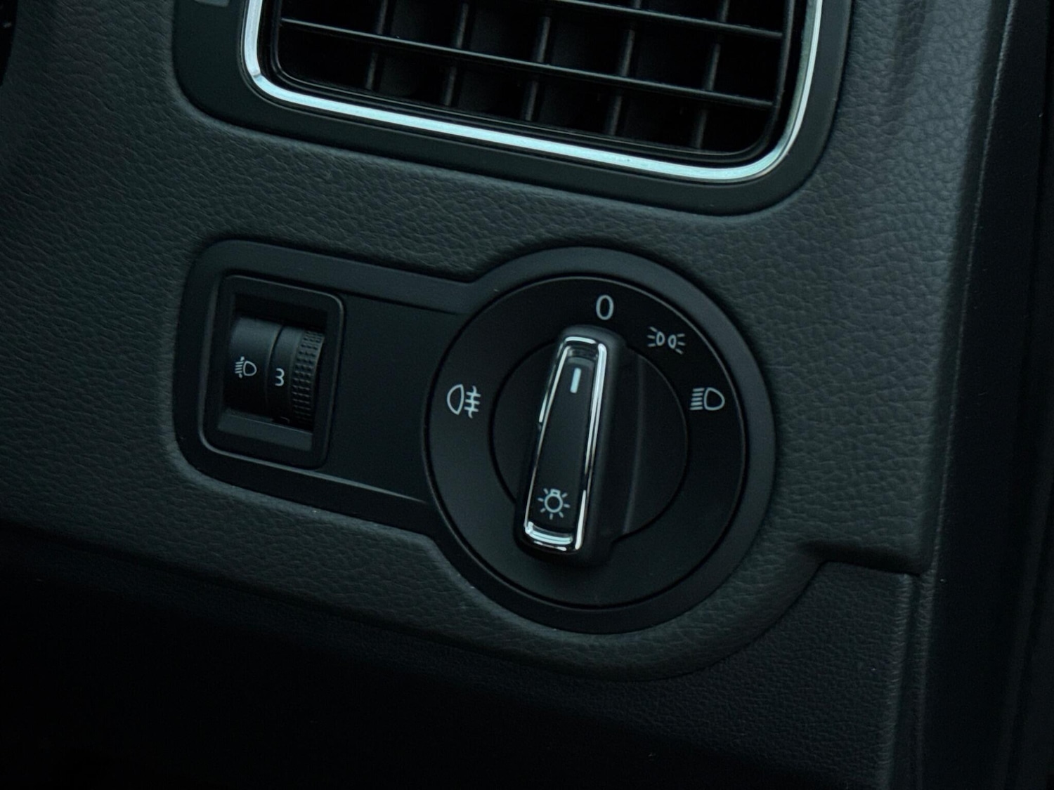 Used Volkswagen Polo 2015 for sale - 76432047: Photo 54