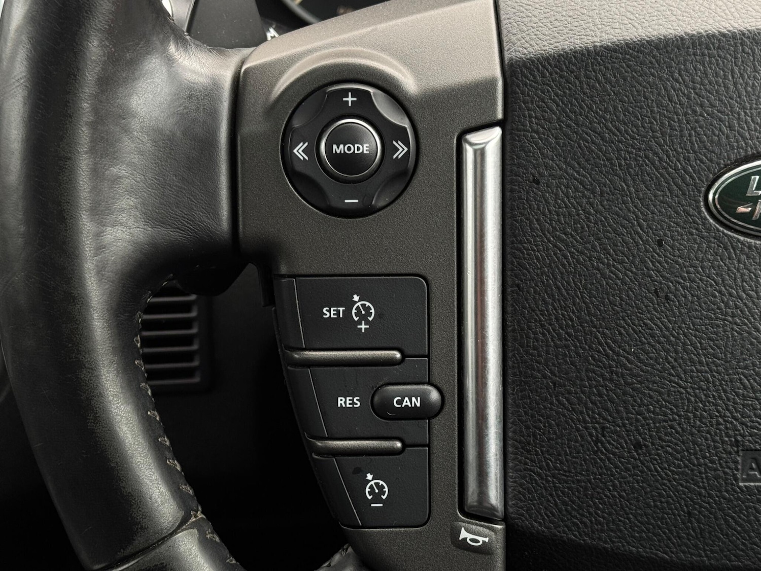 Used Land Rover Discovery 4 2015 for sale - 77268019: Photo 37