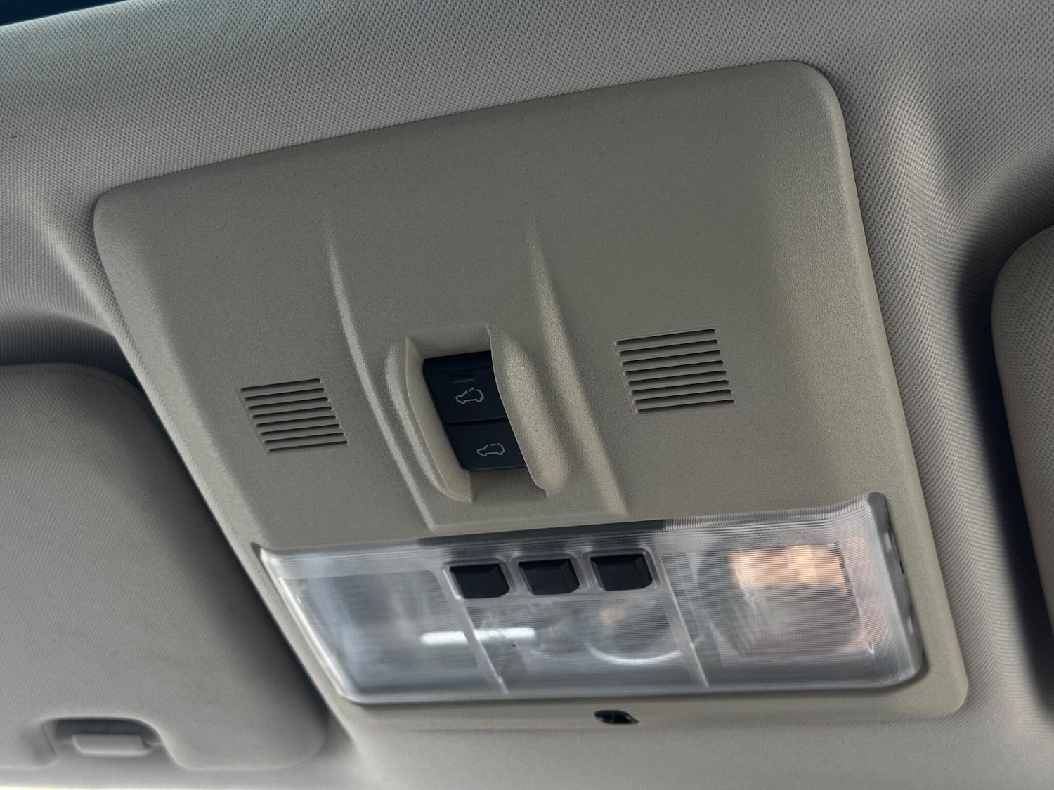 Used Land Rover Discovery 4 2015 for sale - 77268019: Photo 65