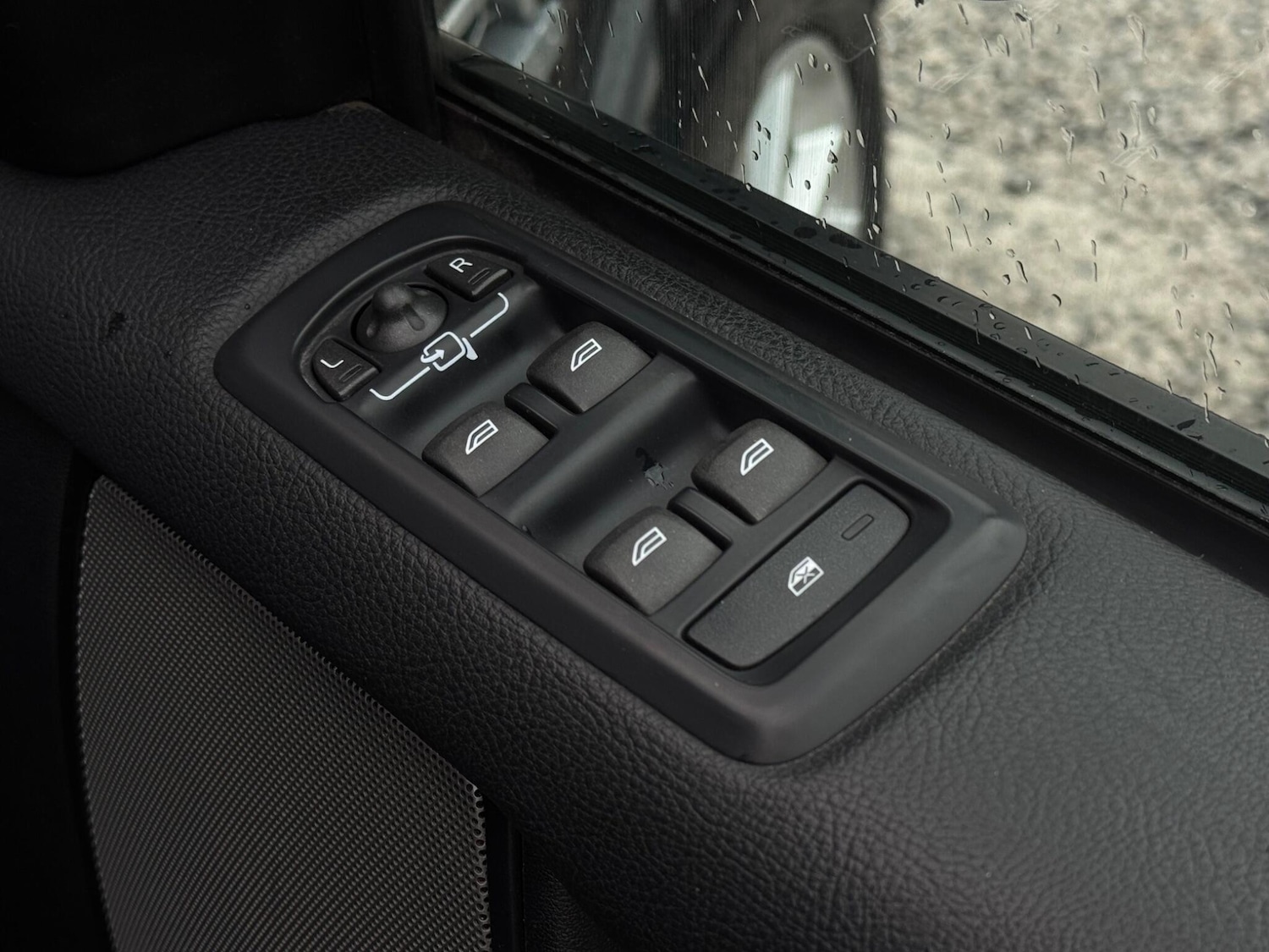 Used Land Rover Discovery 4 2015 for sale - 77268019: Photo 69