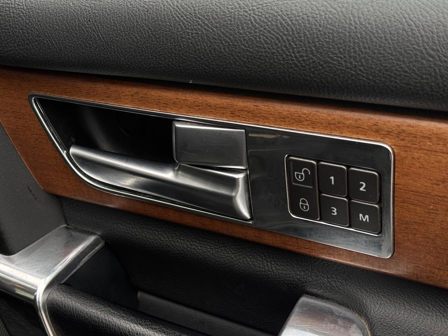 Used Land Rover Discovery 4 2015 for sale - 77268019: Photo 70