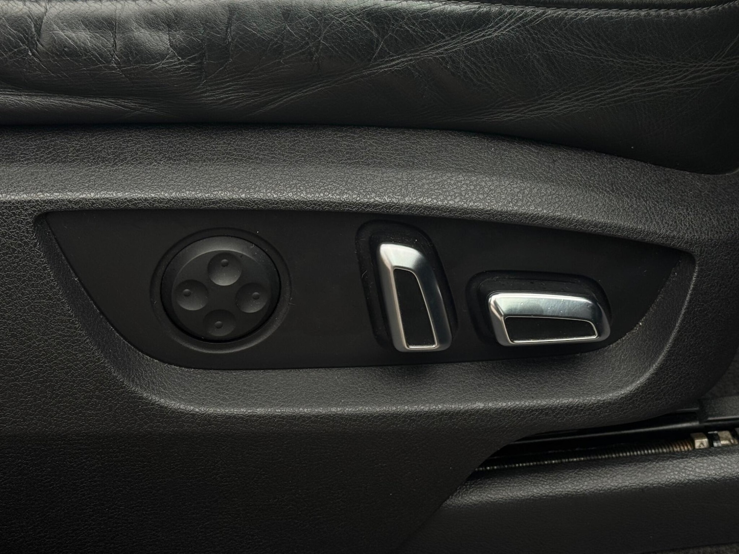 Used Audi Q7 2010 for sale - 77215471: Photo 70