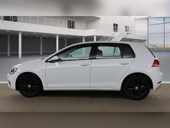 Used Volkswagen Golf 2017 for sale - 76389102: Photo