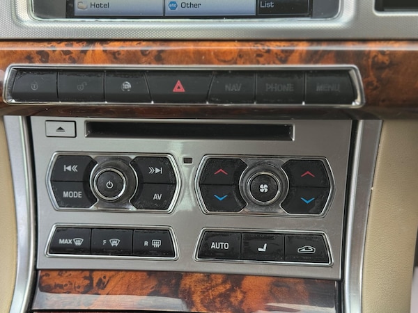 Used Jaguar XF 2013 for sale - 75564154: Photo 43
