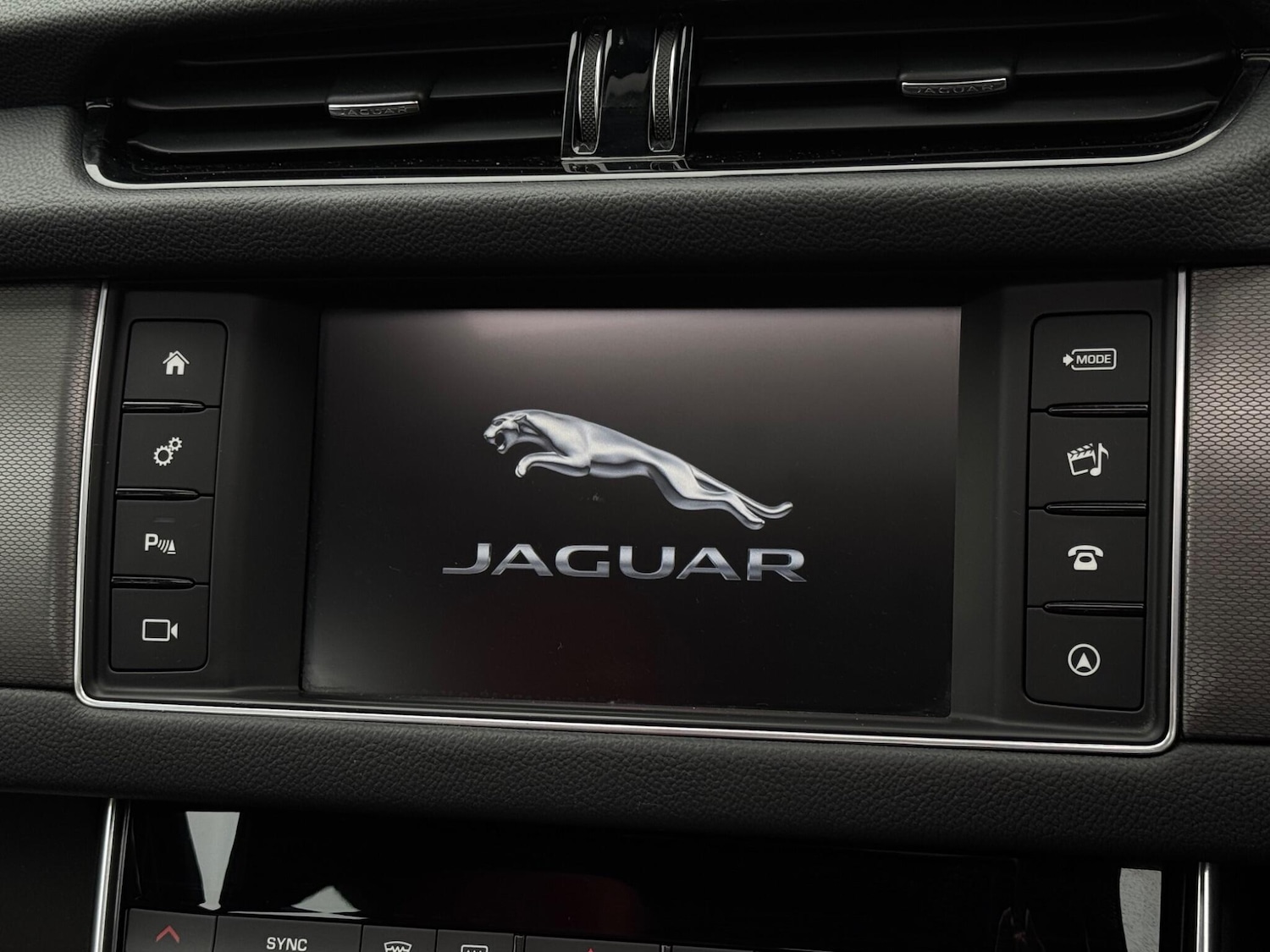 Used Jaguar XF 2016 for sale - 77657454: Photo 49