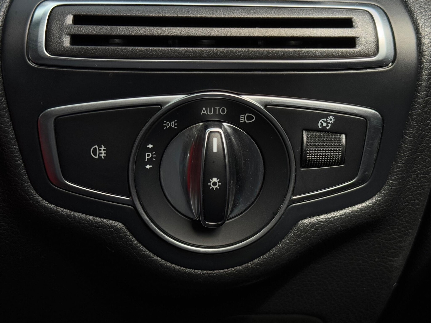 Used Mercedes-Benz GLC 2017 for sale - 76996067: Photo 32