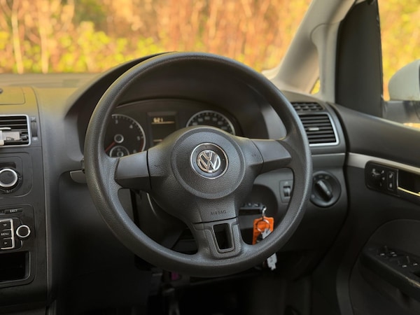 Used Volkswagen Touran 2011 for sale - 74243032: Photo 28