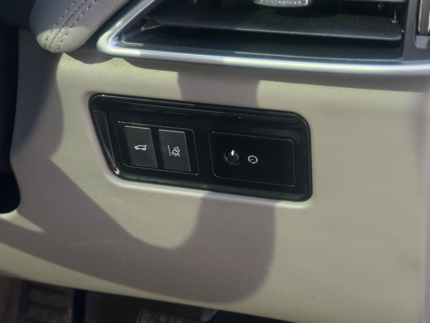 Used Jaguar F-Pace 2016 for sale - 77957568: Photo 37