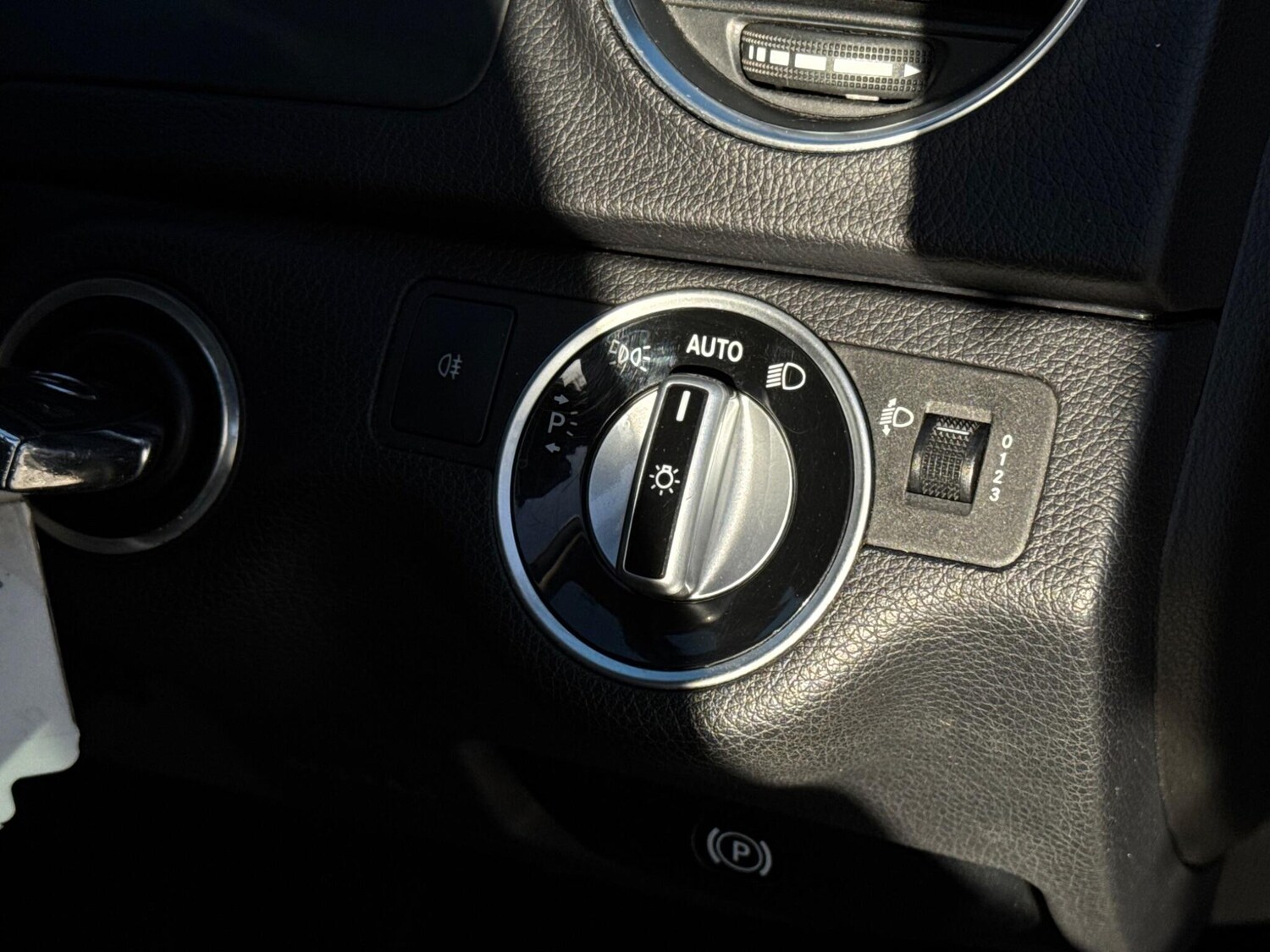 Used Mercedes-Benz C Class 2012 for sale - 76295953: Photo 57