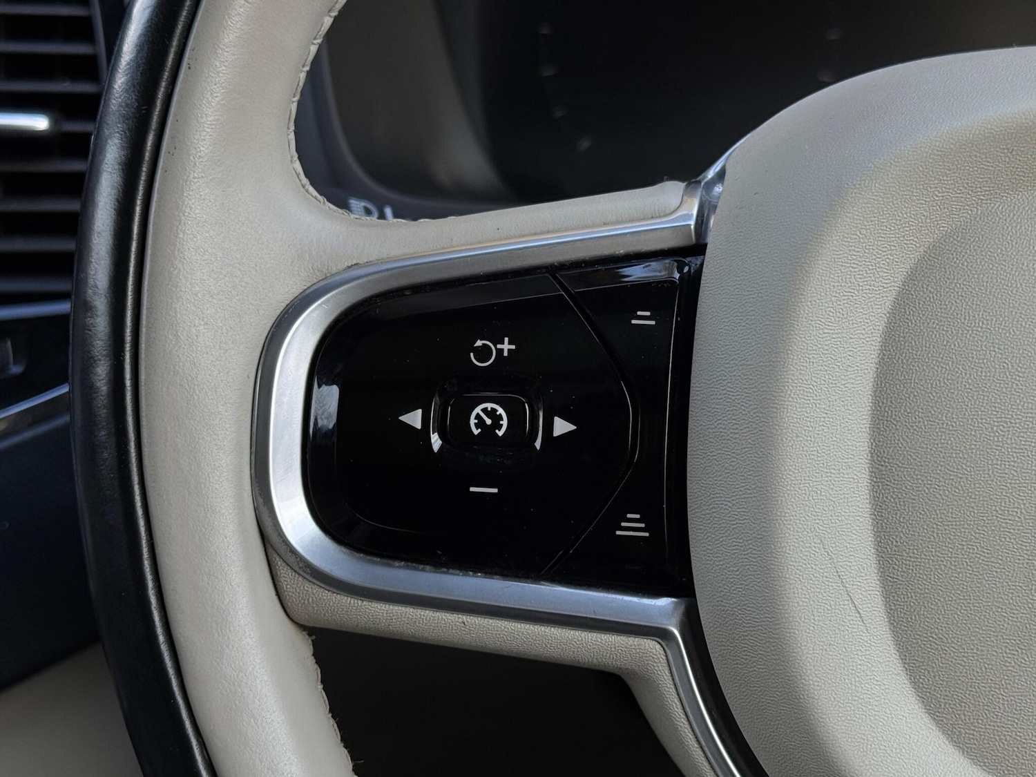 Used Volvo XC90 2017 for sale - 76997760: Photo 31