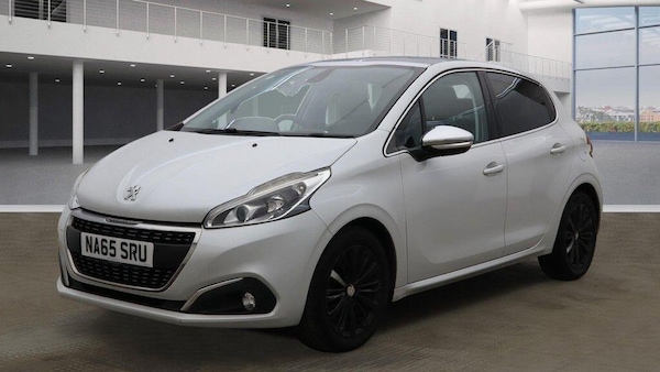 Used Peugeot 208 2015 for sale - 76295889: Photo 2