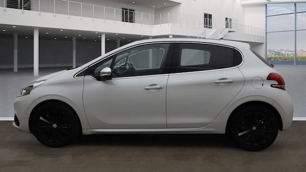 Used Peugeot 208 2015 for sale - 76295889: Photo 4