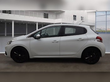 Used Peugeot 208 2015 for sale - 76295889: Photo