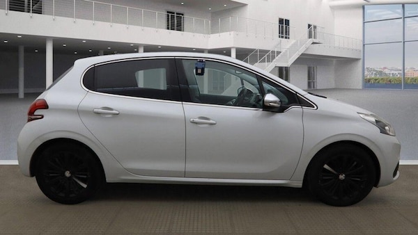 Used Peugeot 208 2015 for sale - 76295889: Photo 5