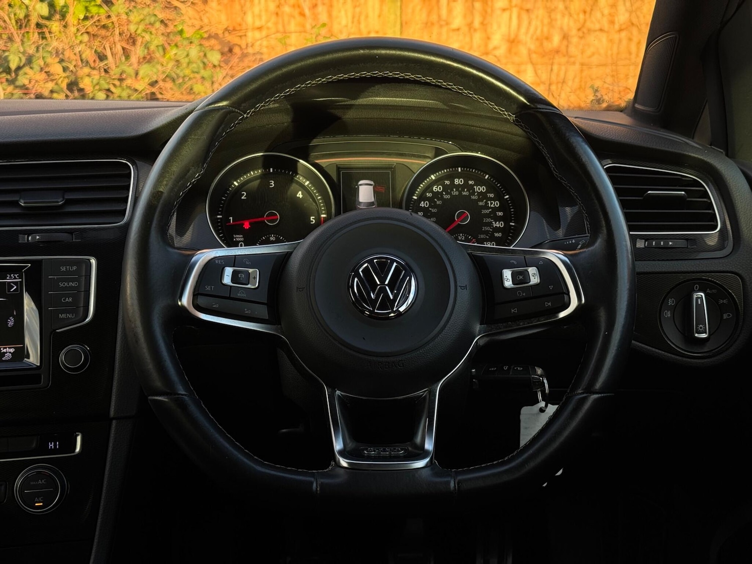 Used Volkswagen Golf 2015 for sale - 77130696: Photo 50