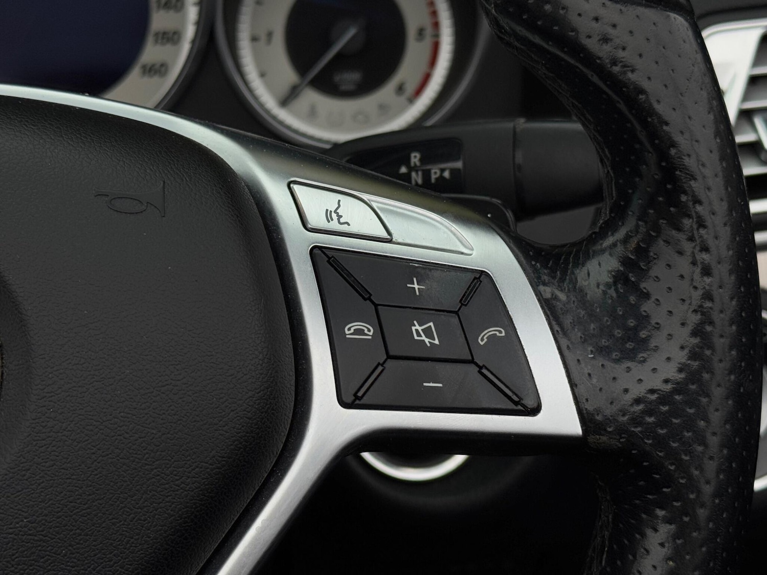 Used Mercedes-Benz E Class 2013 for sale - 76306262: Photo 32