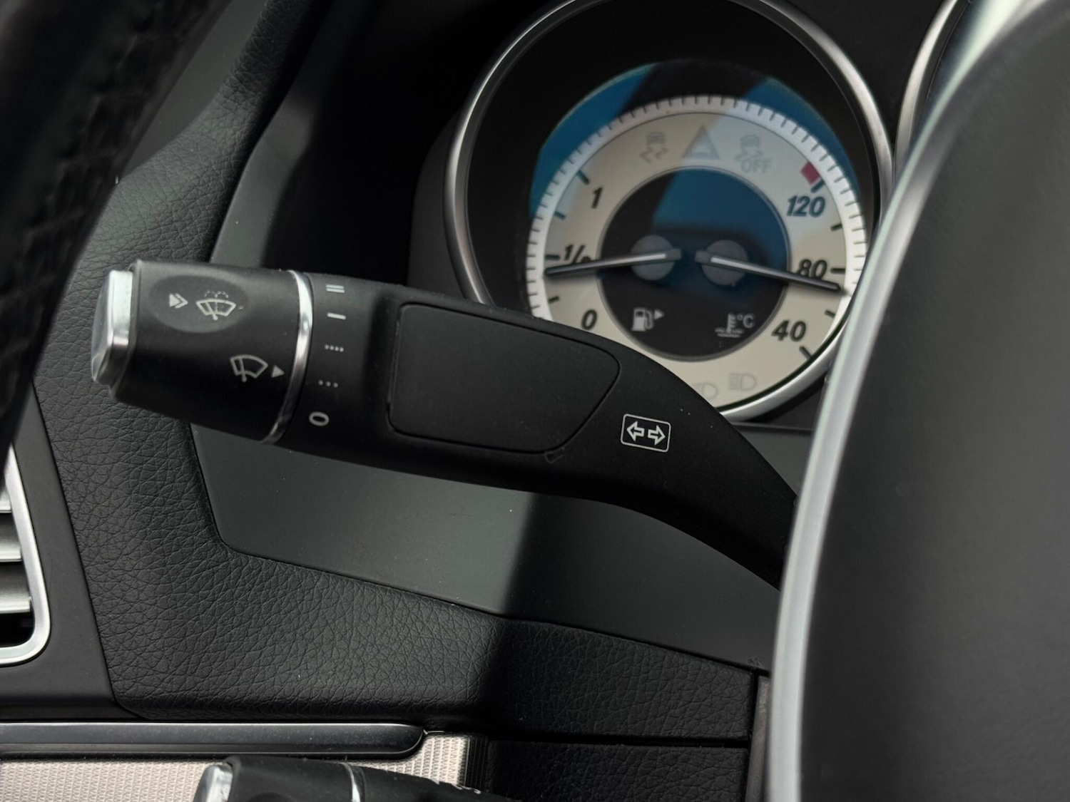 Used Mercedes-Benz E Class 2013 for sale - 76306262: Photo 36