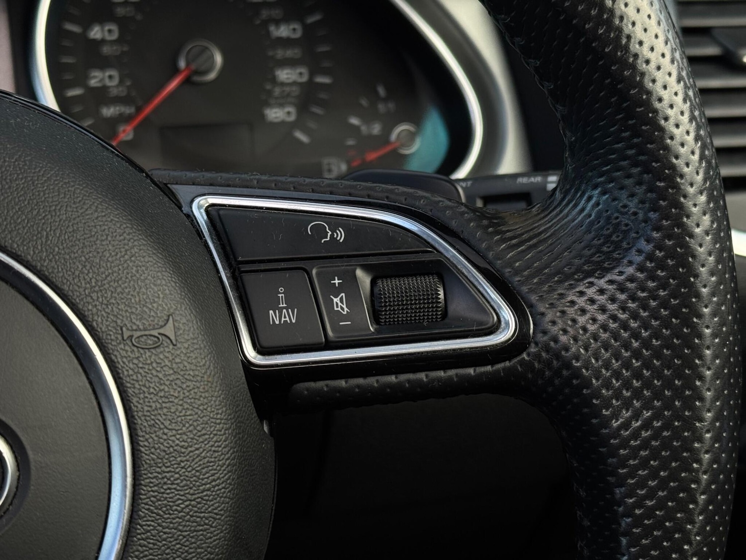 Used Audi Q7 2015 for sale - 76671331: Photo 35