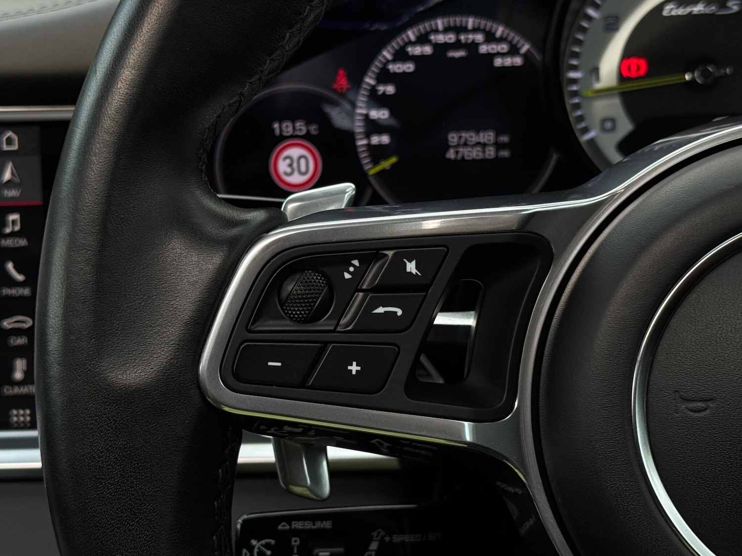 Used Porsche Panamera 2018 for sale - 76743065: Photo 26