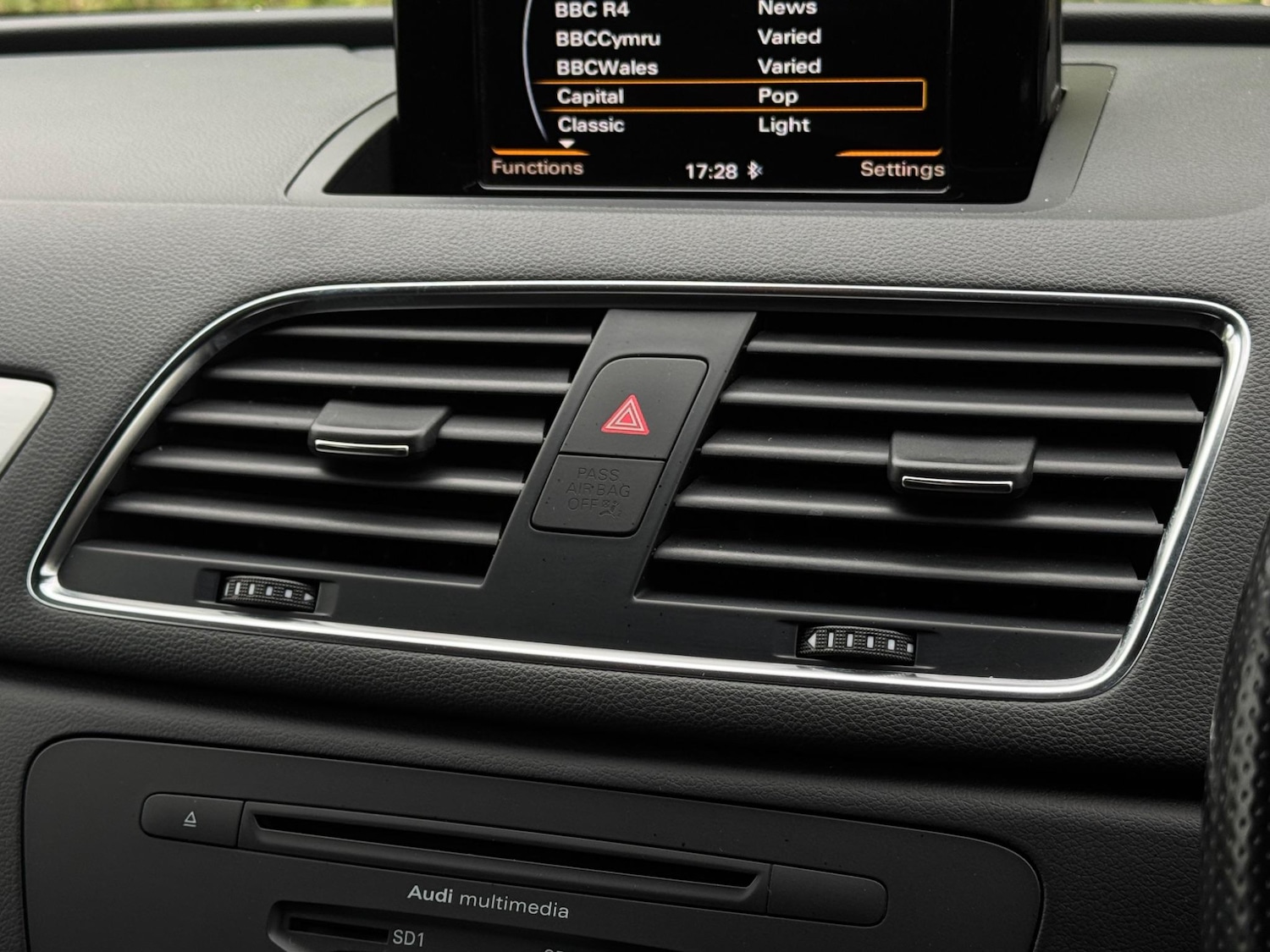 Used Audi Q3 2014 for sale - 77646239: Photo 43