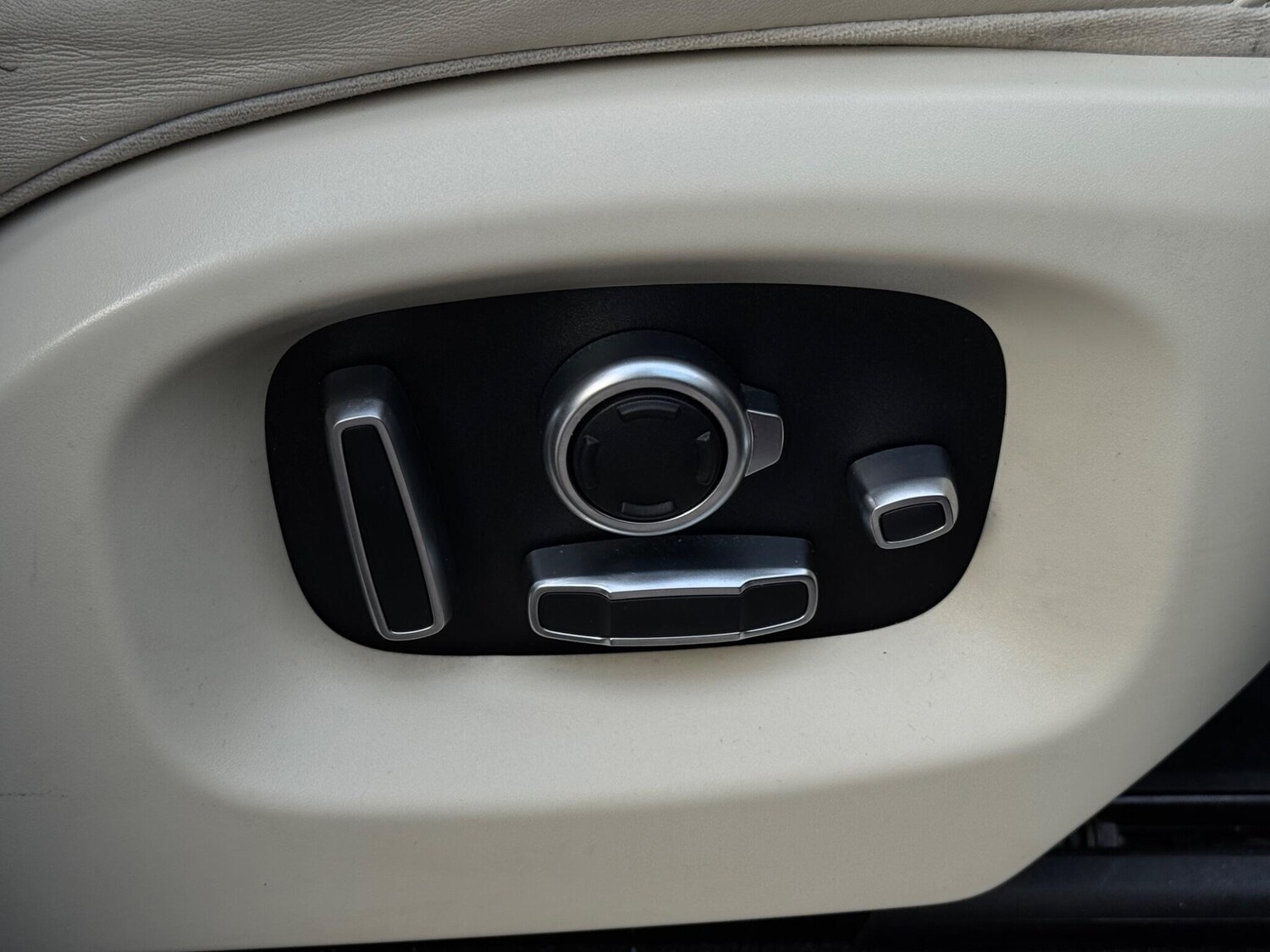 Used Land Rover Range Rover Sport 2015 for sale - 76824339: Photo 70