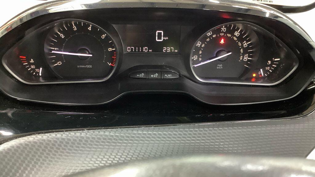 Used Peugeot 208 2017 for sale - 76122352: Photo 10