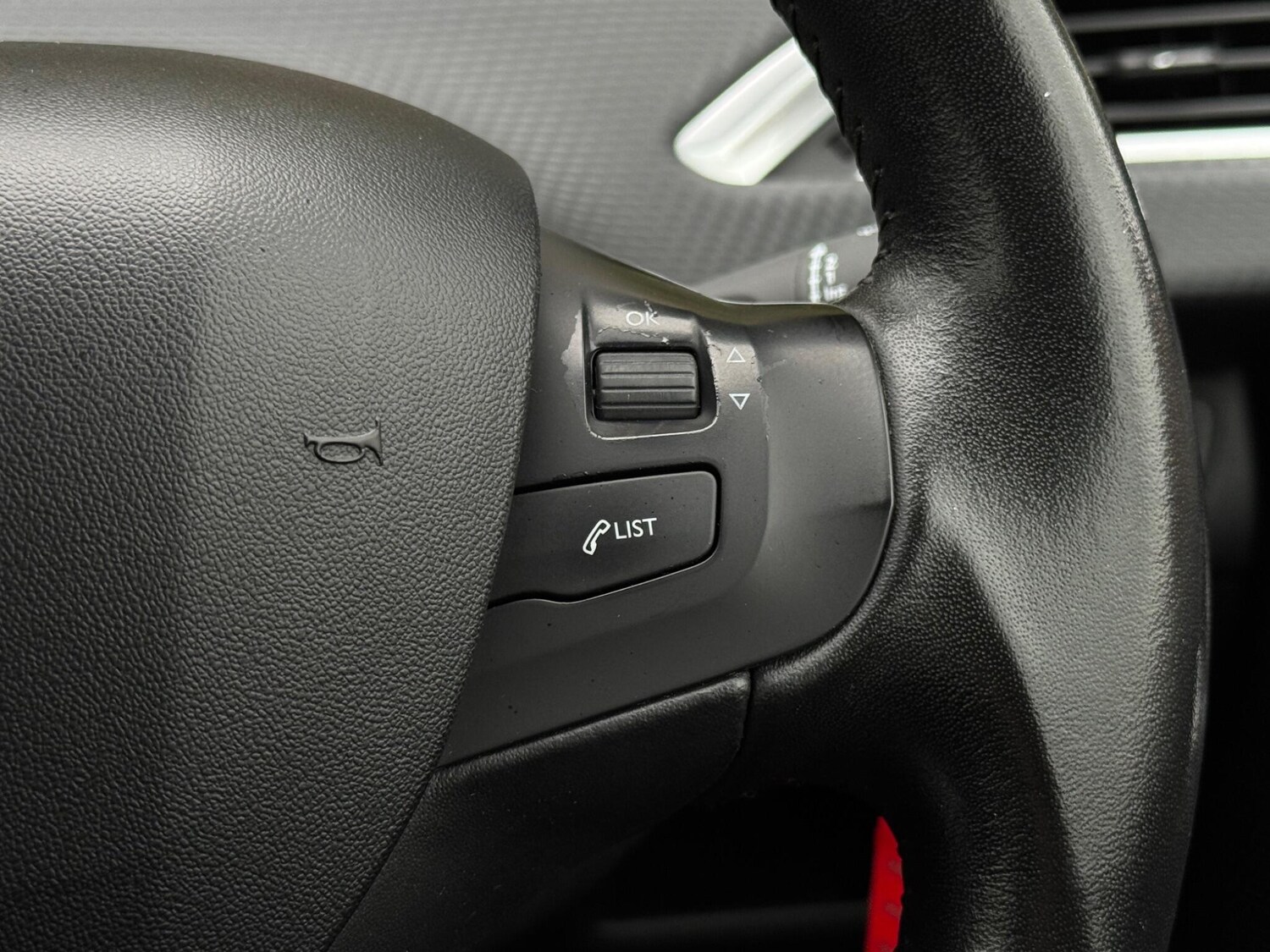 Used Peugeot 208 2017 for sale - 76122352: Photo 31