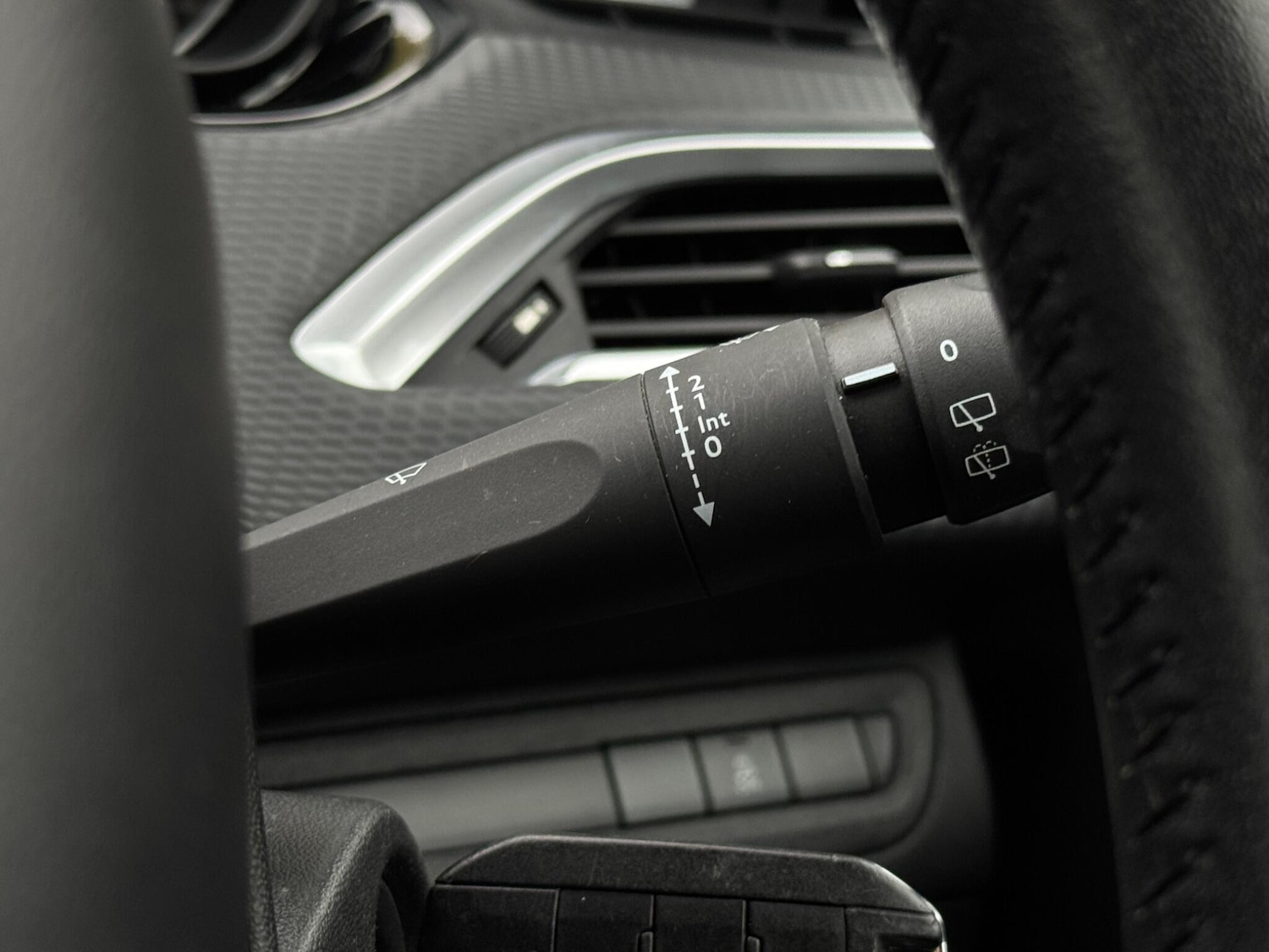 Used Peugeot 208 2017 for sale - 76122352: Photo 35