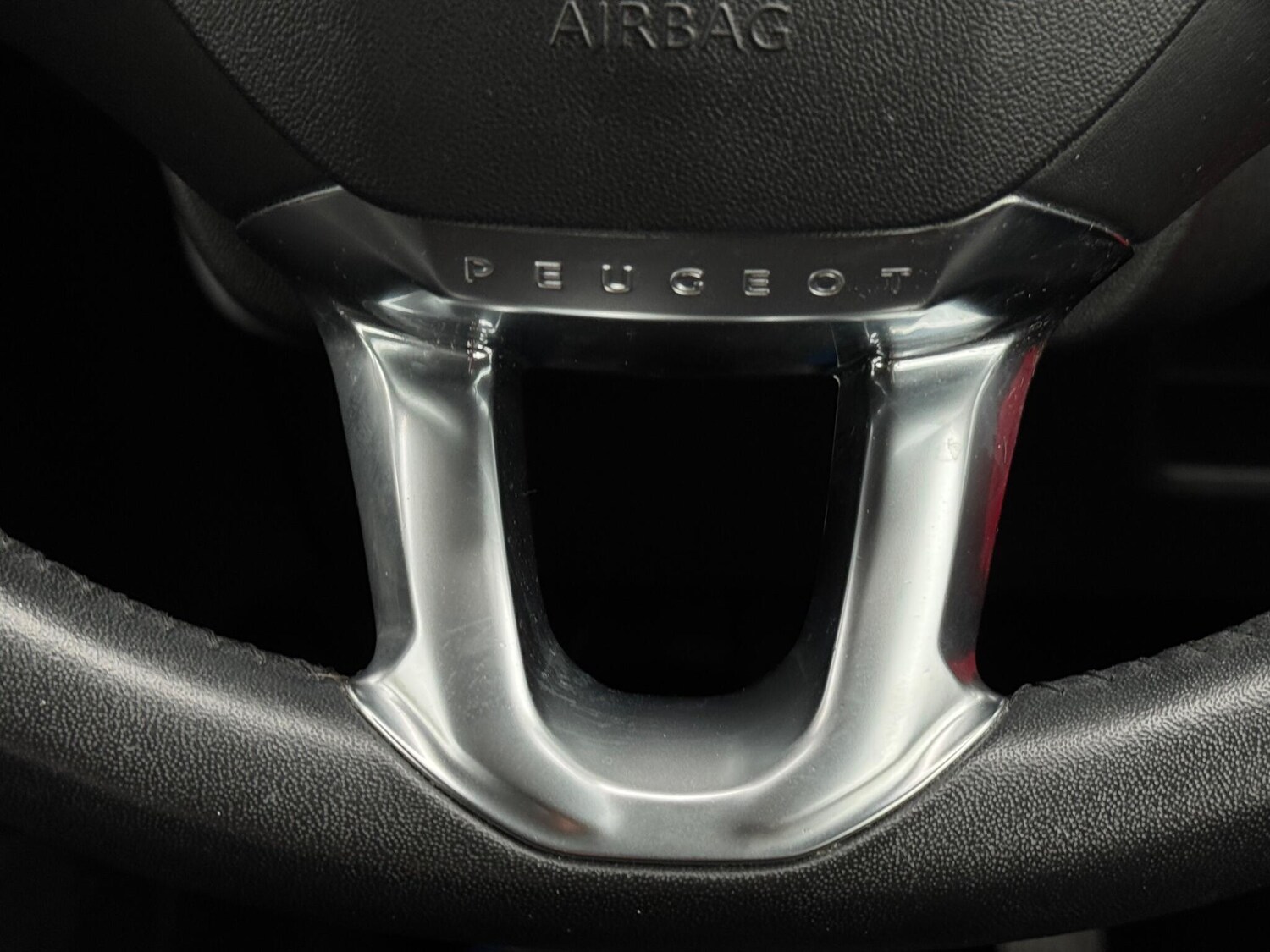 Used Peugeot 208 2017 for sale - 76122352: Photo 37