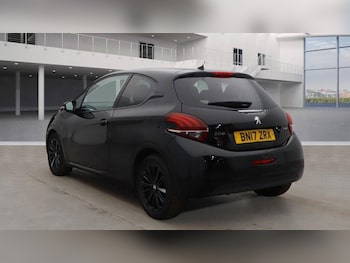 Used Peugeot 208 2017 for sale - 76122352: Photo 3