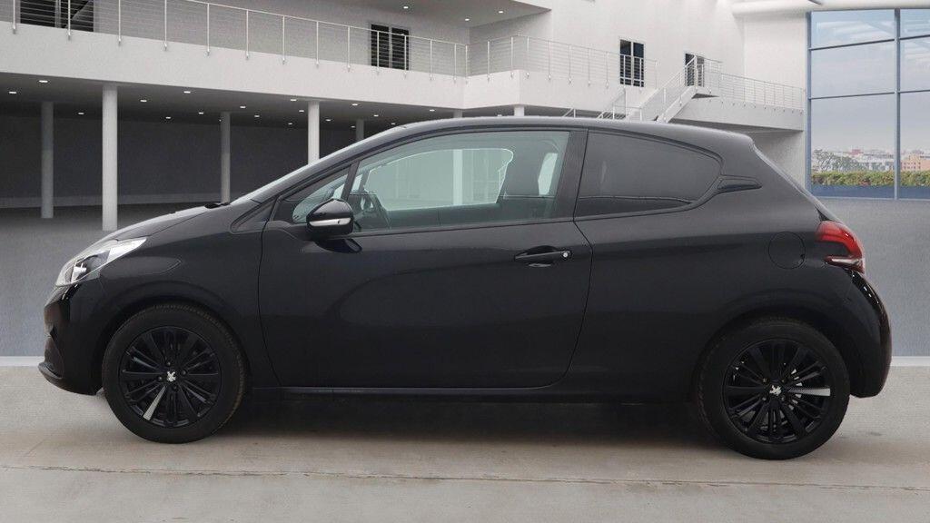 Used Peugeot 208 2017 for sale - 76122352: Photo 4
