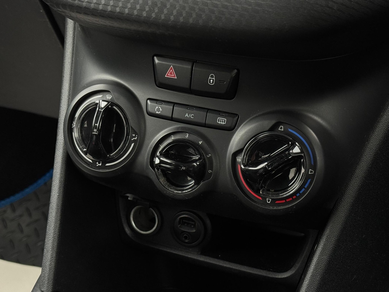 Used Peugeot 208 2017 for sale - 76122352: Photo 47