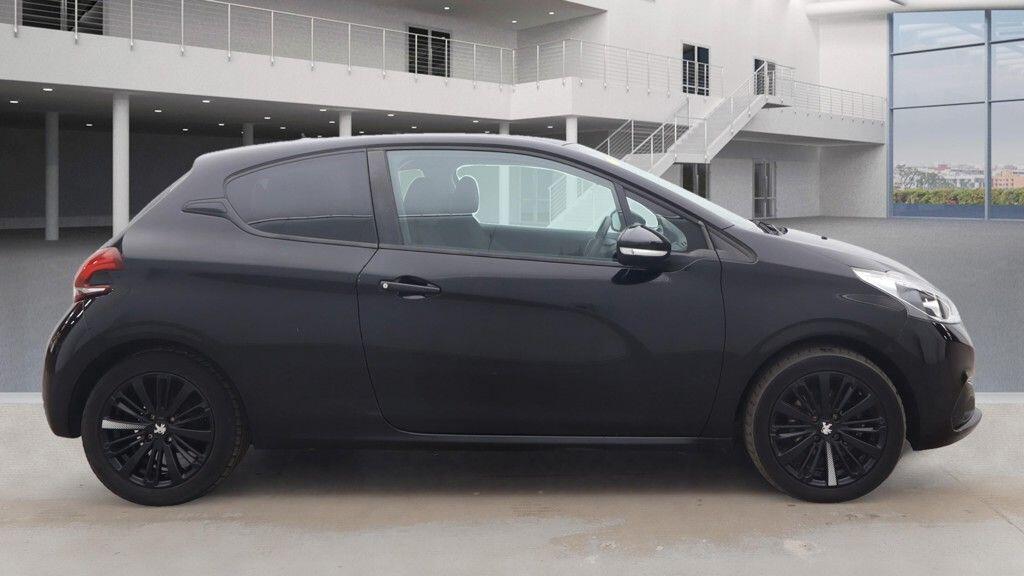 Used Peugeot 208 2017 for sale - 76122352: Photo 5