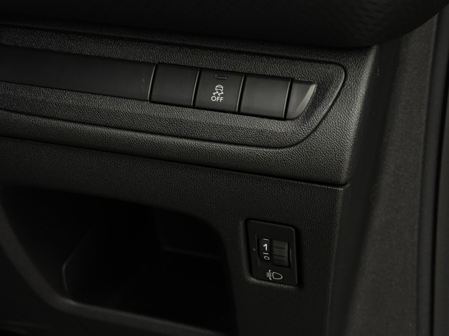 Used Peugeot 208 2017 for sale - 76122352: Photo 50