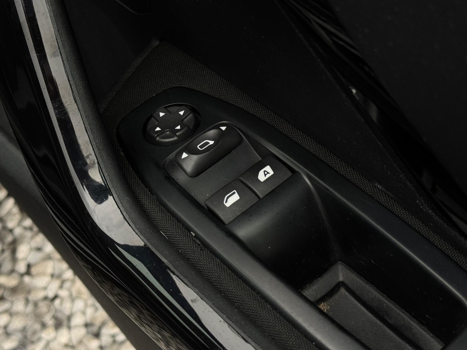 Used Peugeot 208 2017 for sale - 76122352: Photo 51