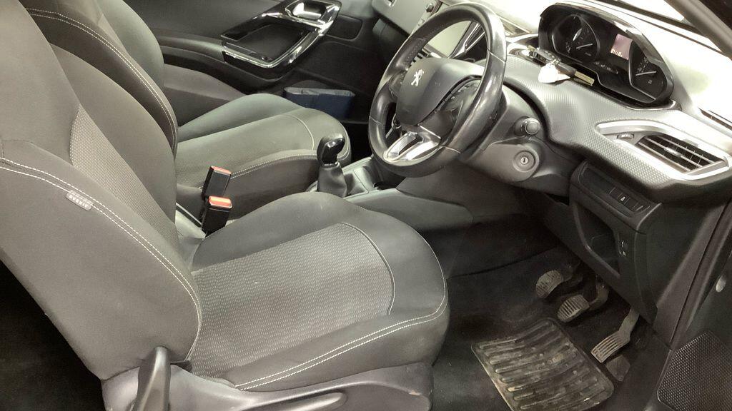 Used Peugeot 208 2017 for sale - 76122352: Photo 7