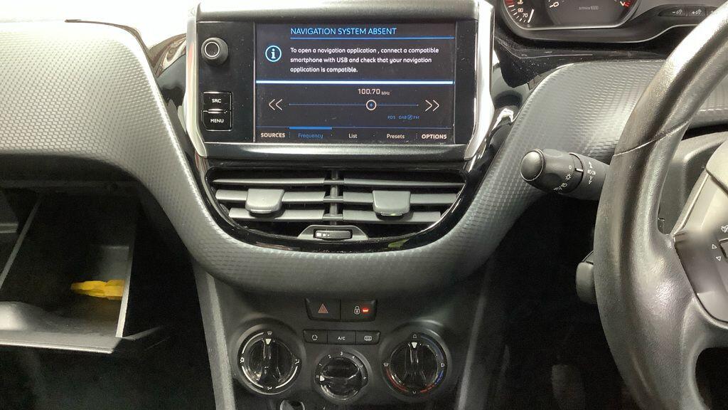 Used Peugeot 208 2017 for sale - 76122352: Photo 9