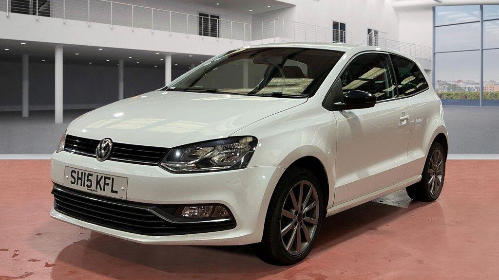 Used Volkswagen Polo 2015 for sale - 76336896: Photo 2