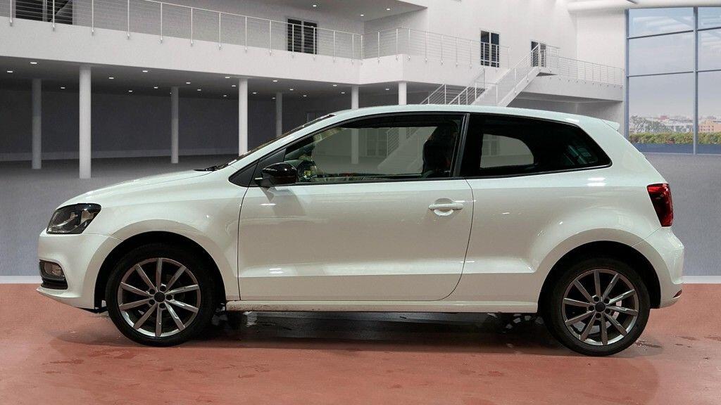 Used Volkswagen Polo 2015 for sale - 76336896: Photo 4